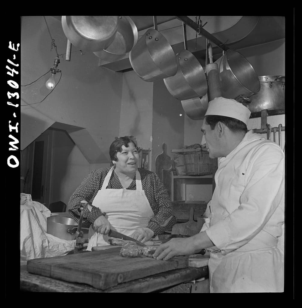 New Year's Eve family party of the Di Costanzo family 8d23890v