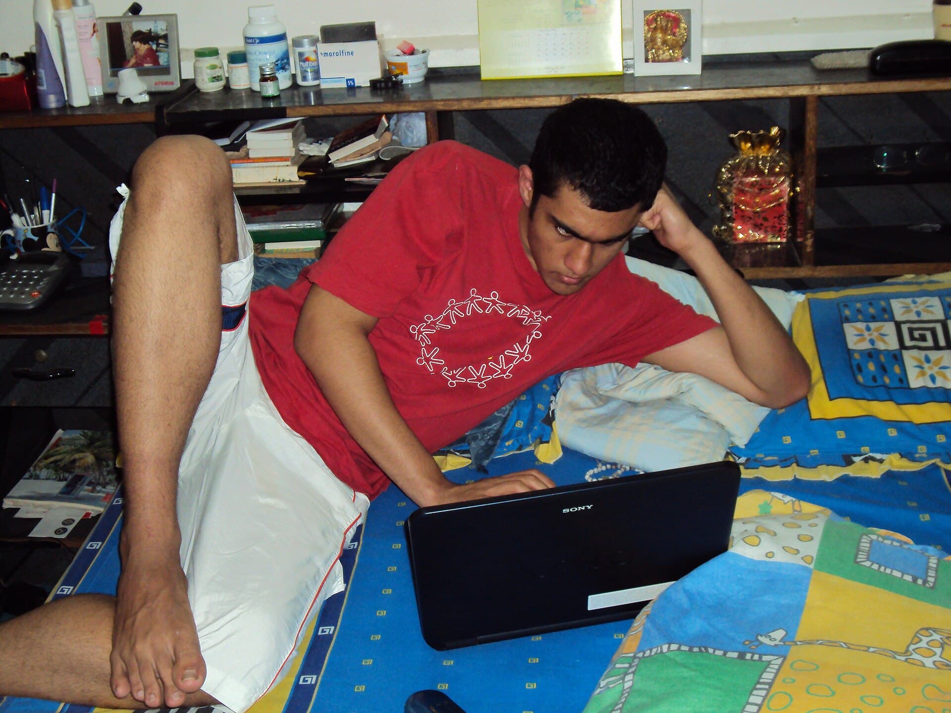 Laptop use in bed in 2000s