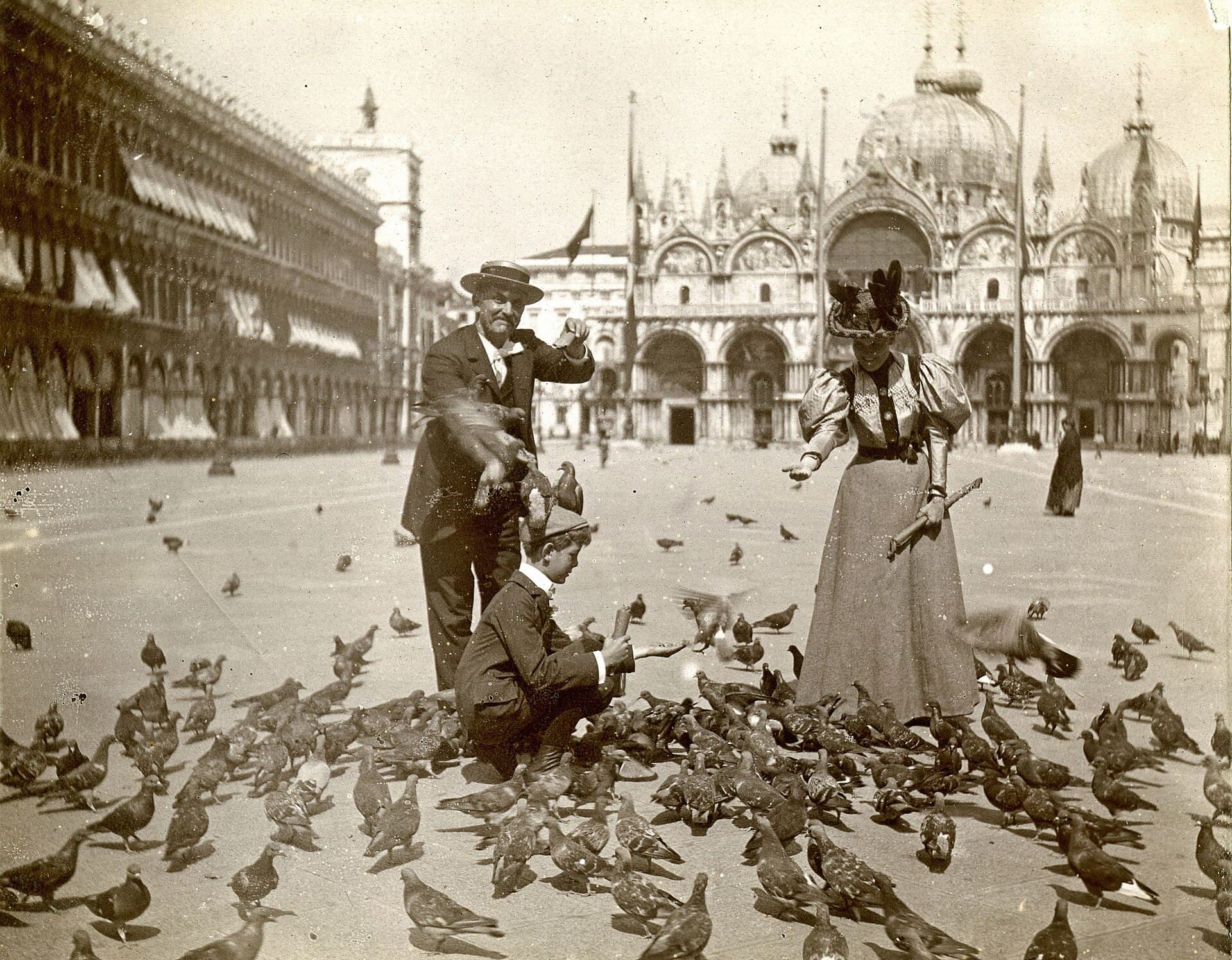 Samuel M. Jones family in Venice - DPLA - caa24a139afbe26f93eaf9f64f9486f3