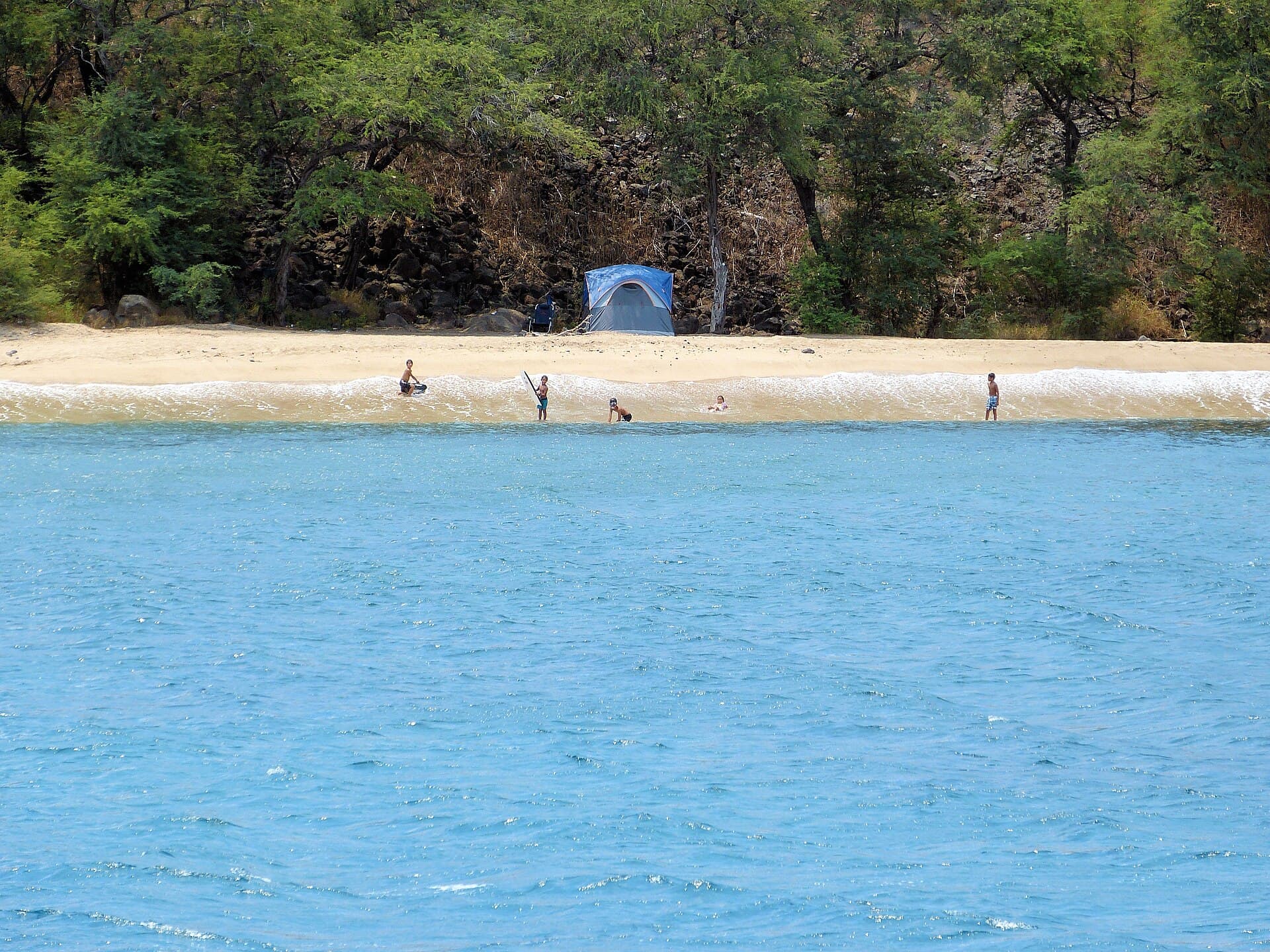 Family Beach Camping, Sue Salisbury Maui Hawaii - panoramio