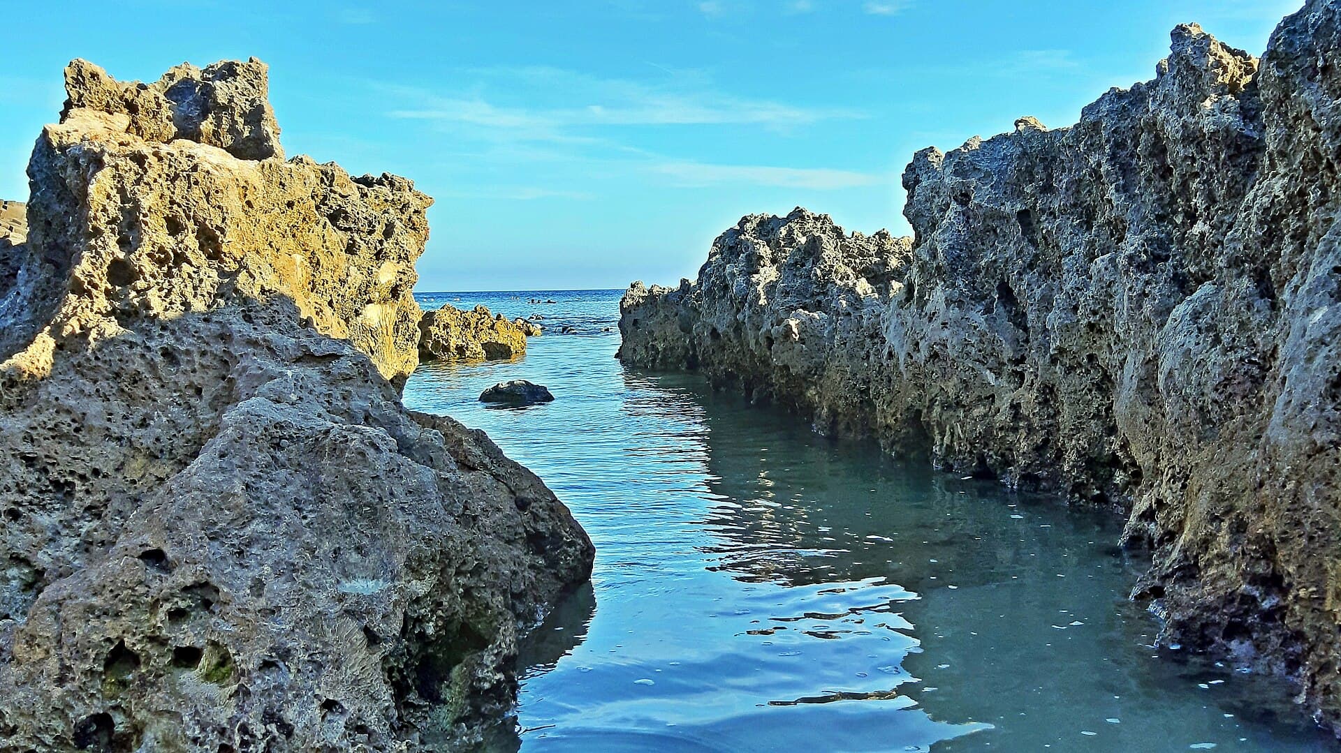 Little Bali Island Coral Reef Beach(WEI, WAN-CHEN)-小巴里島珊瑚礁岩灘.5