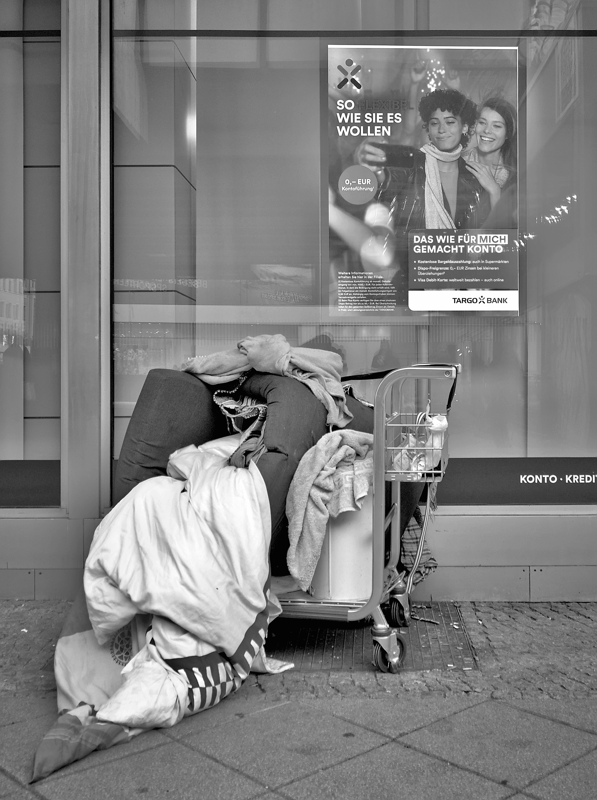 Einkaufswagen targobankwerbung schlossstr-111-HSL-helligkeit